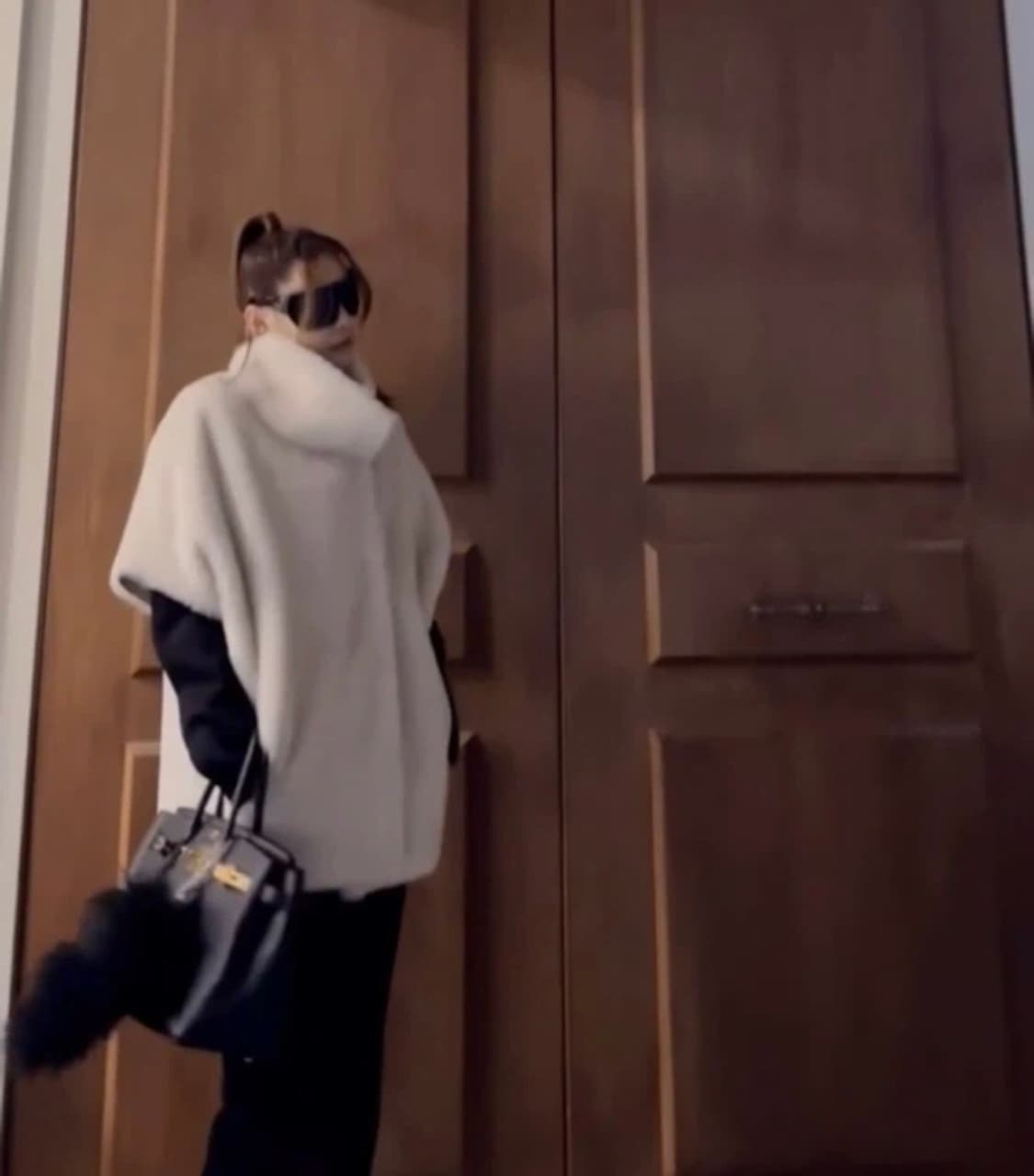 Whowhatwere. 라꼰 메리노울 시어링 케이프 상품이미지3