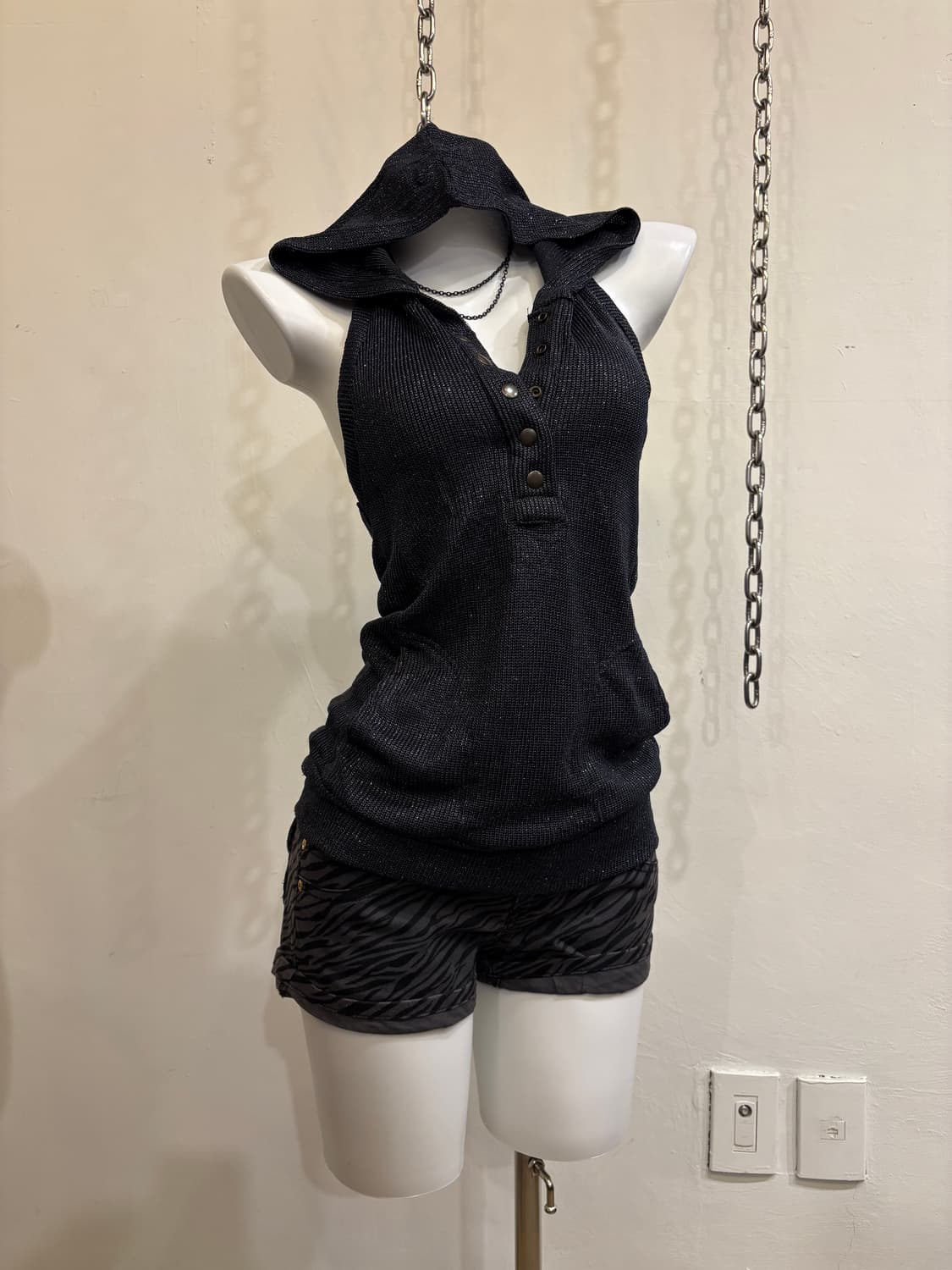 버튼 후드 글리터 블랙 슬리브리스 갸루 y2k 상품이미지1