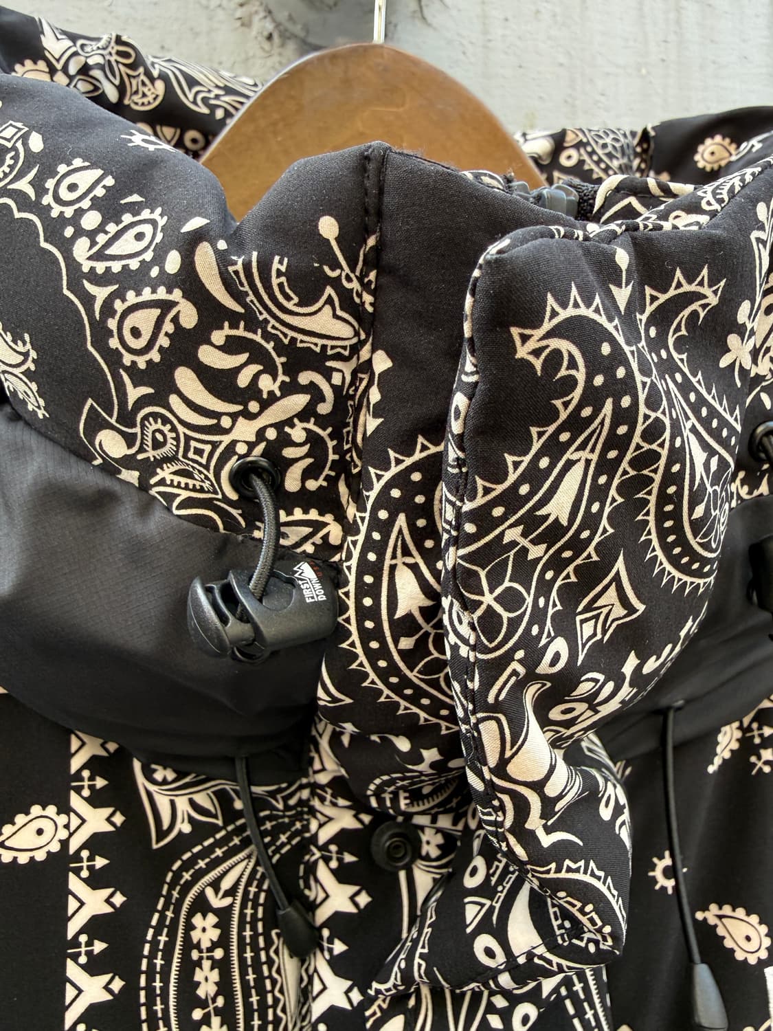 퍼스트다운 프릭스스토어 페이즐리 다운파카 L 상품이미지4