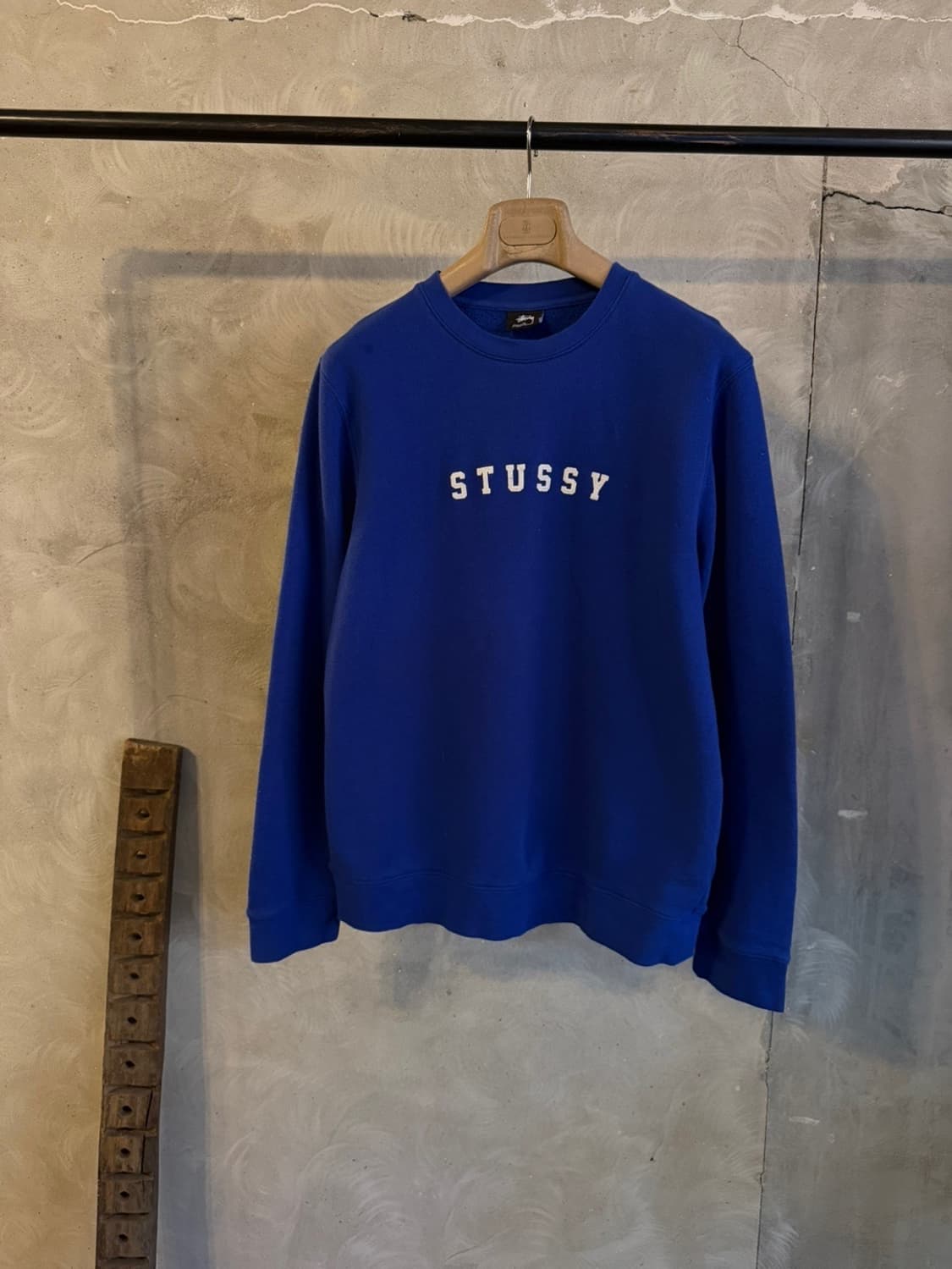 스투시 레터링 맨투맨 100 상품이미지1