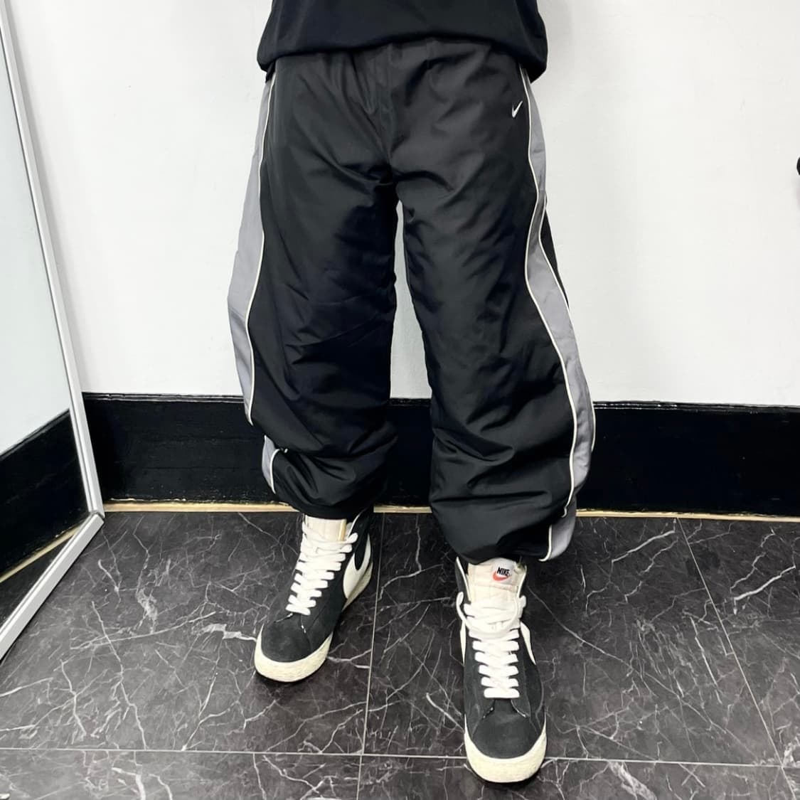 나이키 스우시 빅 파이핑 패디드 오버와이드 조거 트랙 상품이미지2