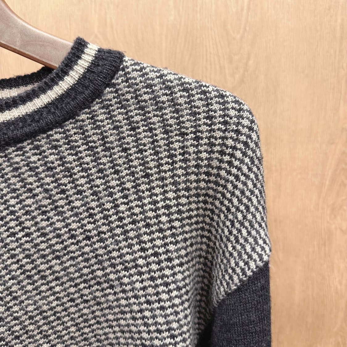 입생로랑 배색 니트 라운드넥 긴팔 하운드투스 패턴 블랙 그레이 상품이미지6