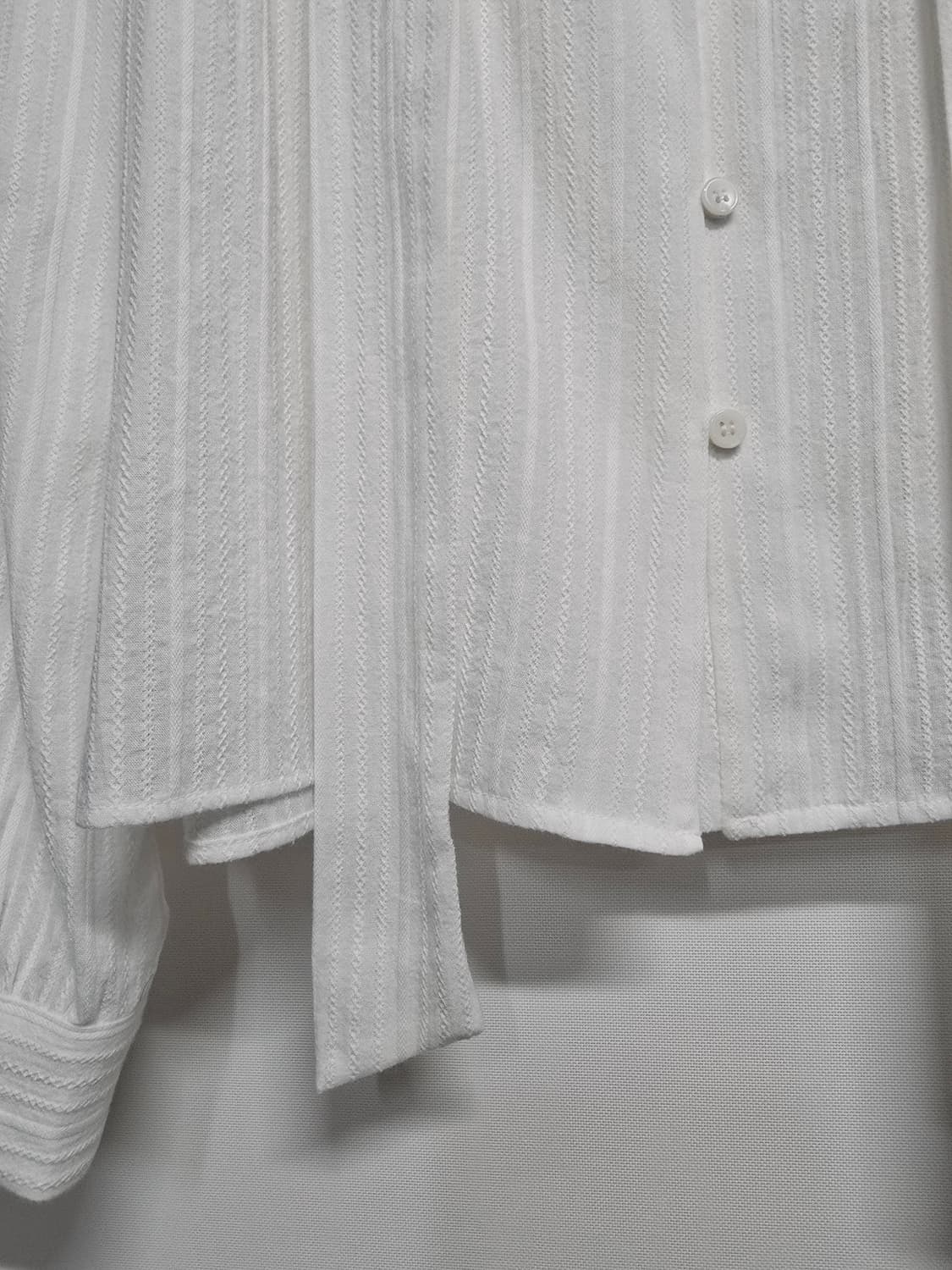 틸아이디 화이트 리본 블라우스 긴팔 상품이미지3