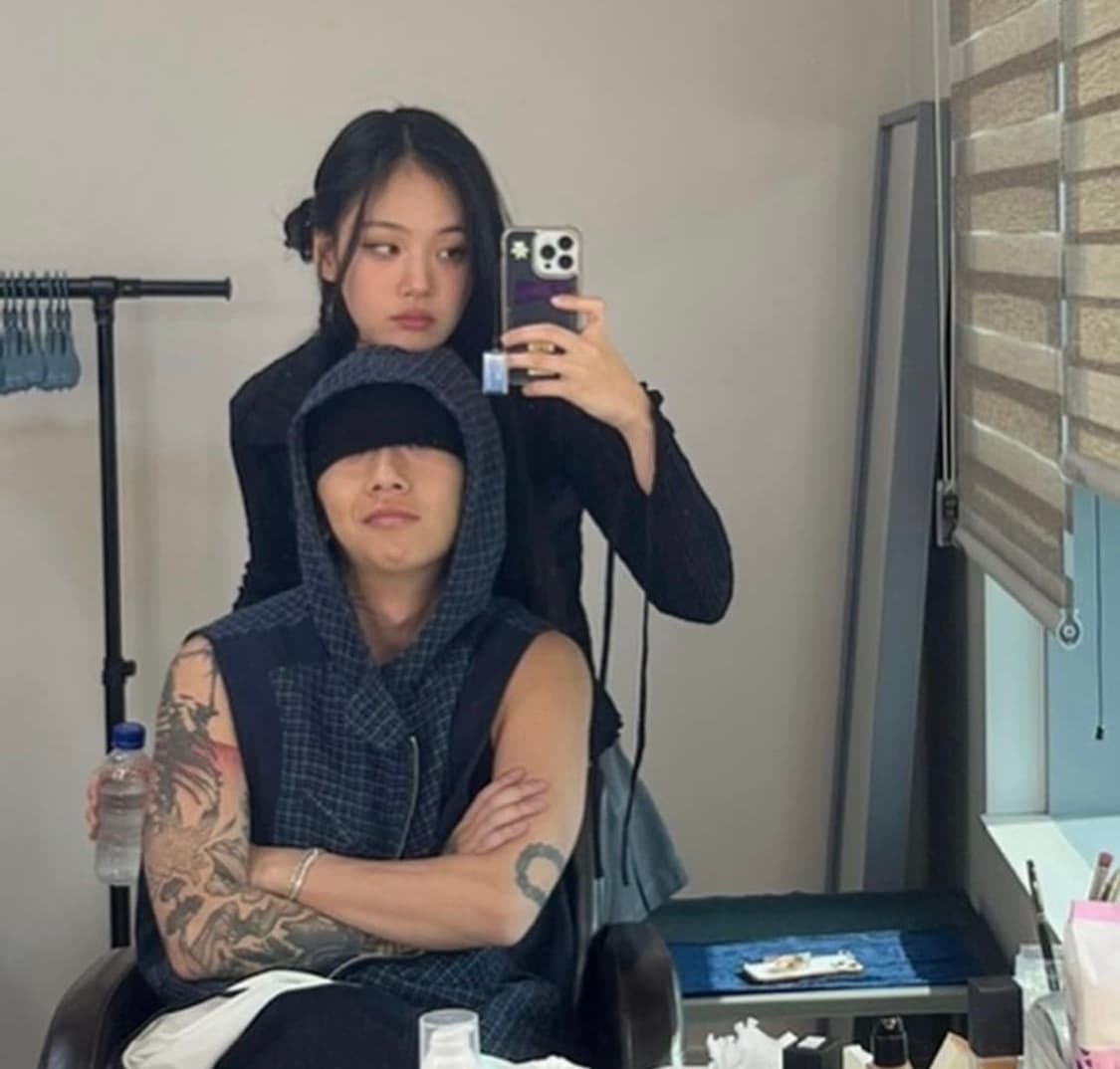 아마이유우츠 믹스드 후드 베스트 블루 우원재 상품이미지2