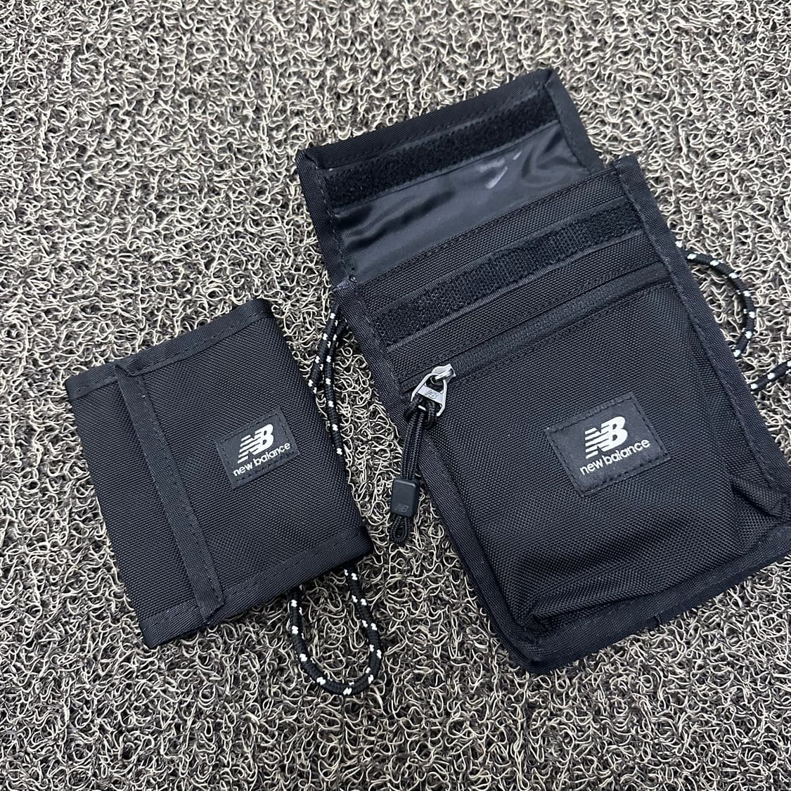 뉴발란스 미니 크로스백 가방 블랙 상품이미지4