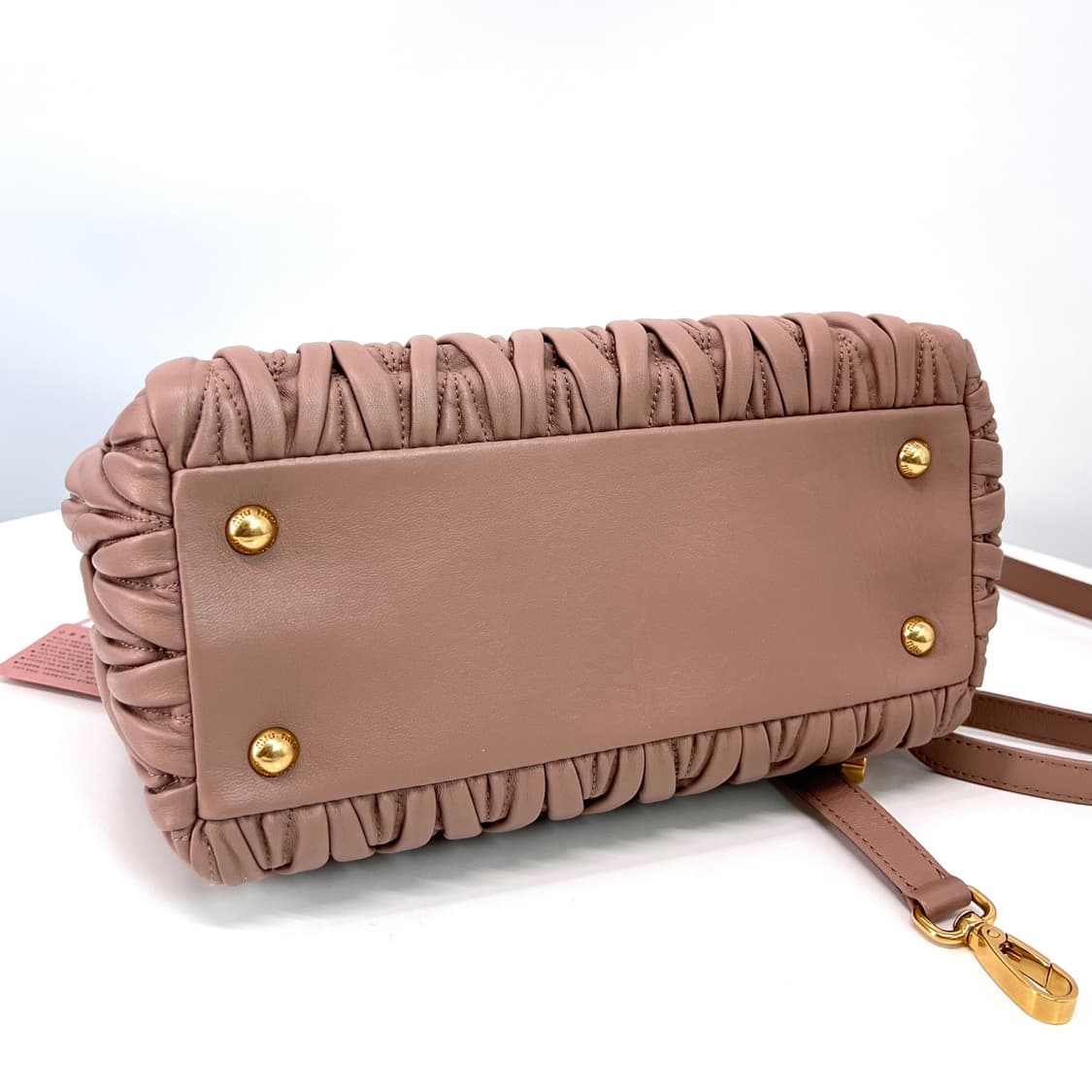 미우미우 마테라쎄 나파 레더 토트백 & 숄더백 (5BA258) 상품이미지7