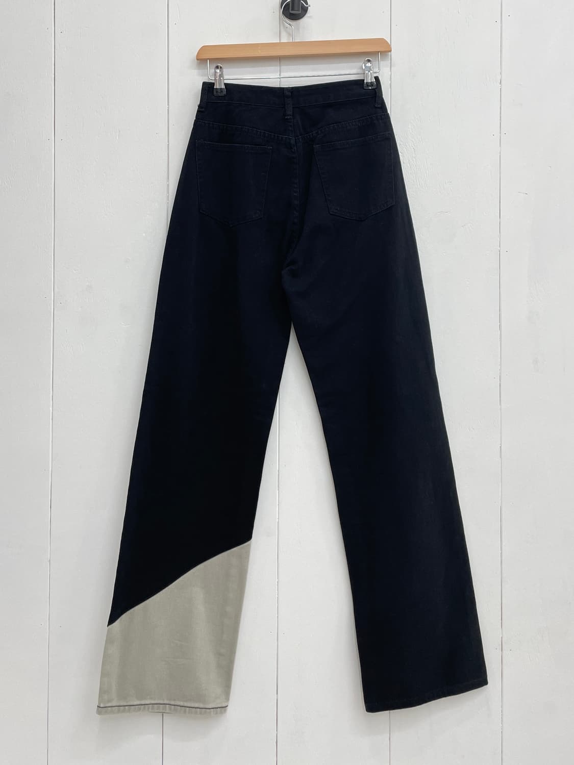 모모크롬(MOMOKROM) 투톤 컬러블록 사선 배색 와이드 데님 팬츠 상품이미지3