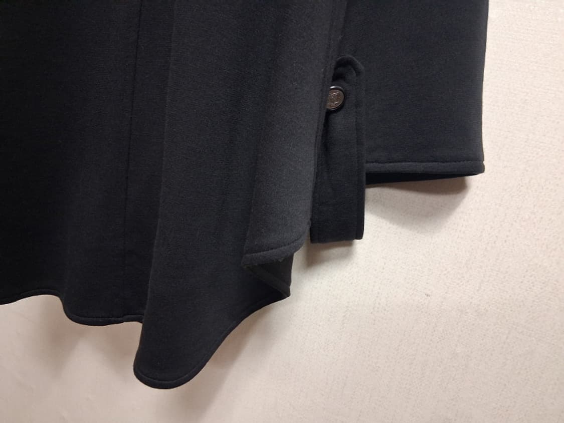 COMEANDGET 검정 케이프코트
국내제품 컨디션 완전 최고 흠없음
소 상품이미지7