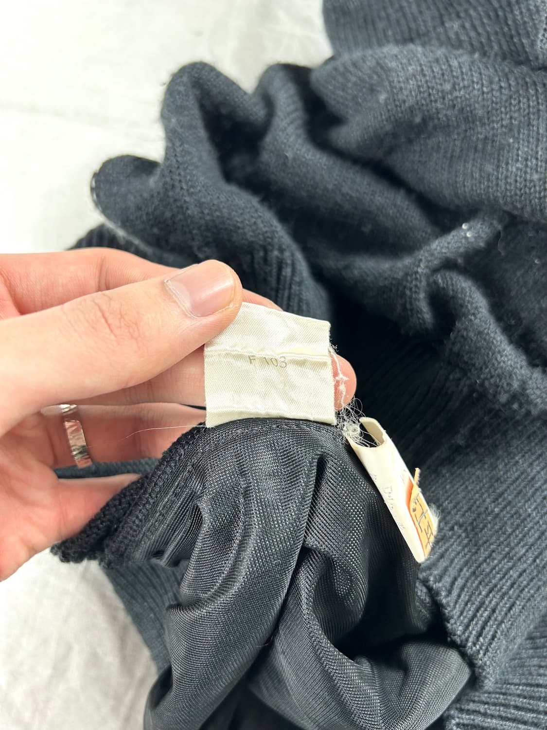 Black PIA 크로스 라인 니트 상품이미지7