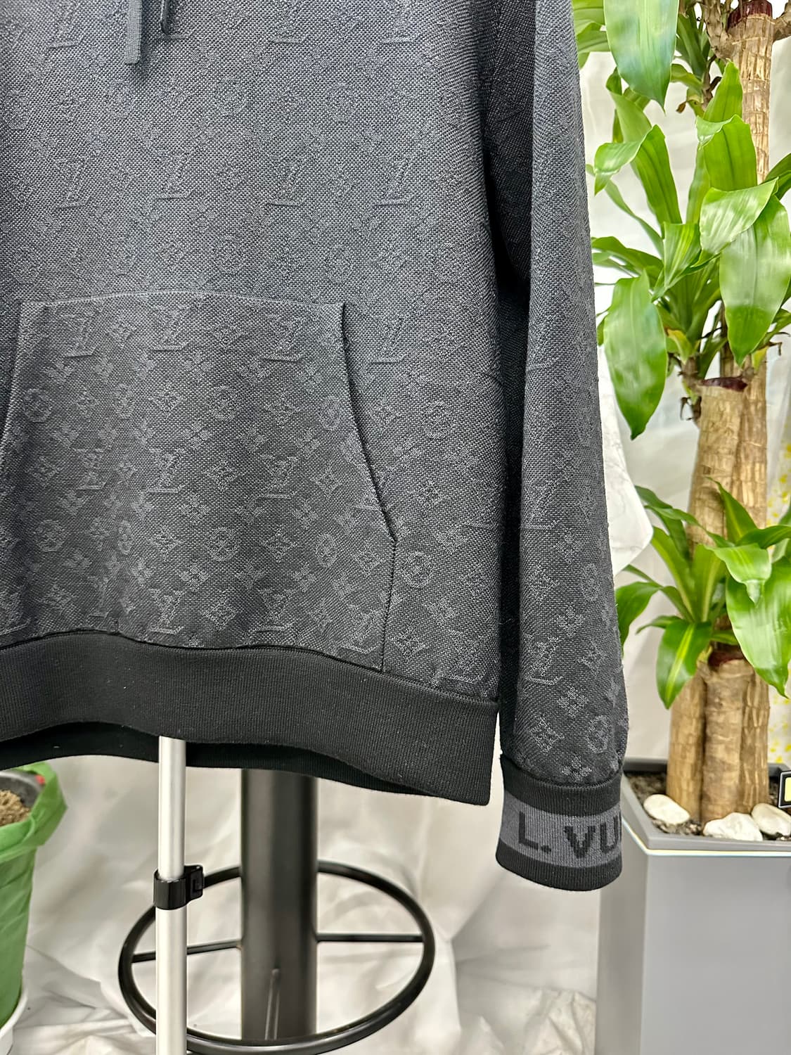 [정품] 루이비통 모노그램 후드 블랙 M사이즈 상품이미지4