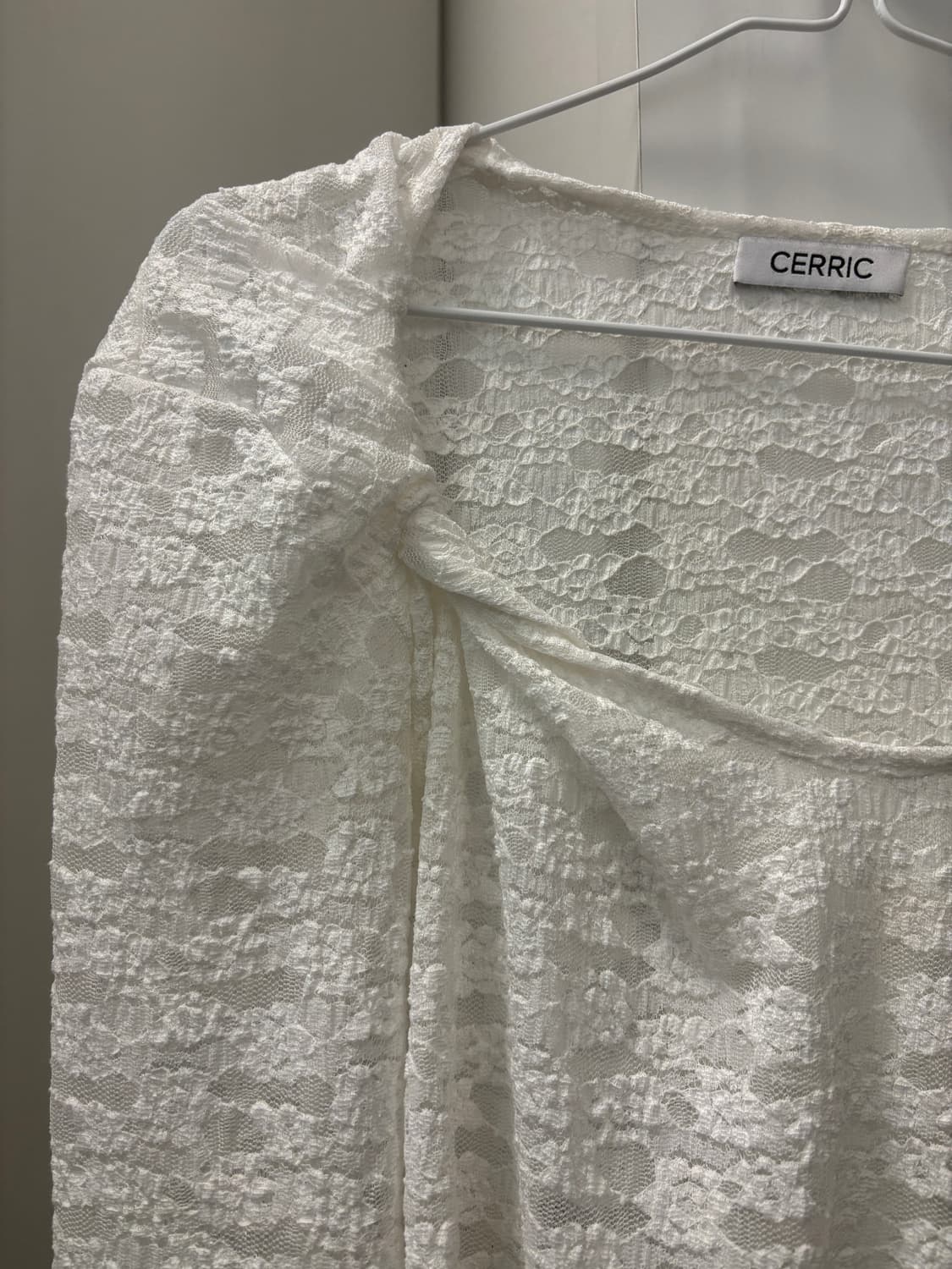 세릭 LACE SHOULDER SHIRRING TOP / IVORY 상품이미지6