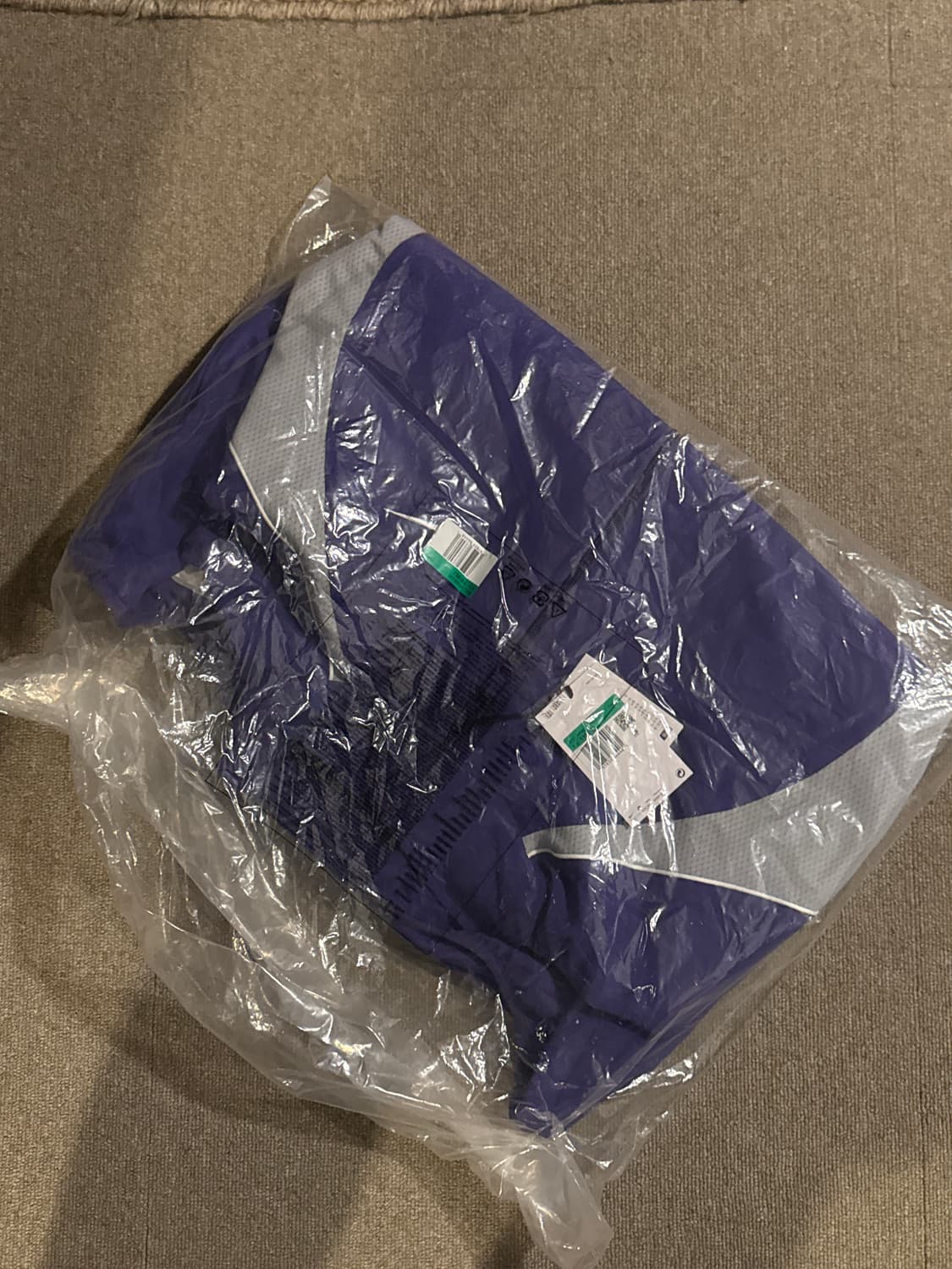 나이키 슈프림 트랙쟈켓 퍼플xl 새상품 팝니다 상품이미지2