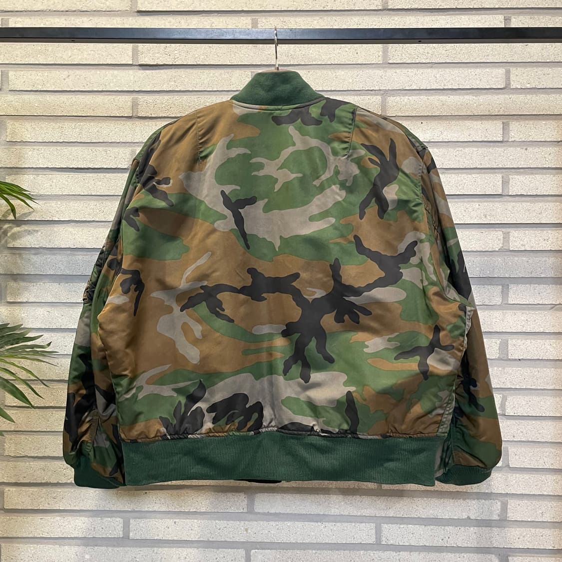 MA-1 항공점퍼 카모 패턴 소매 포켓 디테일 카키 상품이미지3