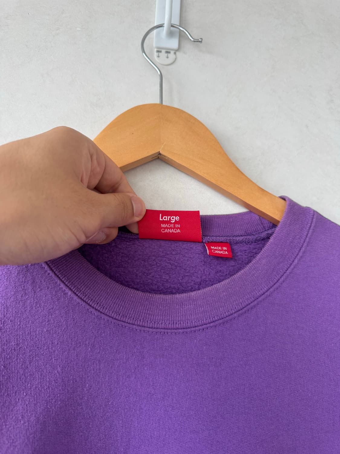 Ss20 슈프림 텃아웃 로고 크루넥 상품이미지3