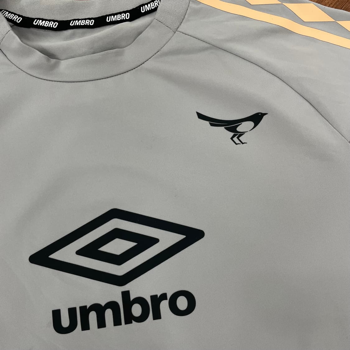 엄브로 성남FC 트레이닝 탑 상품이미지2