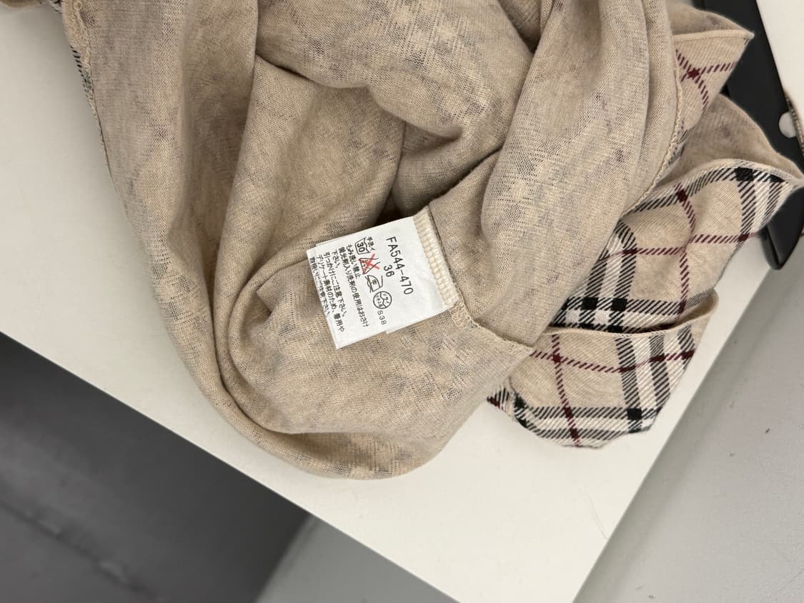 Burberry 버버리 노바체크 프릴 슬리브리스 탑 36 상품이미지4