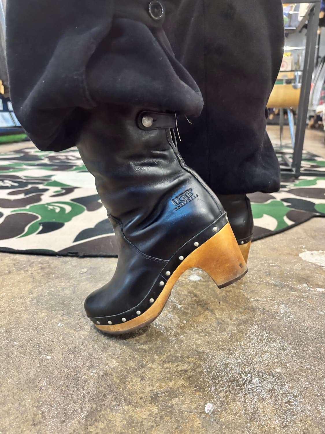 UGG Australia Lynnea 블랙 가죽 부츠 상품이미지7