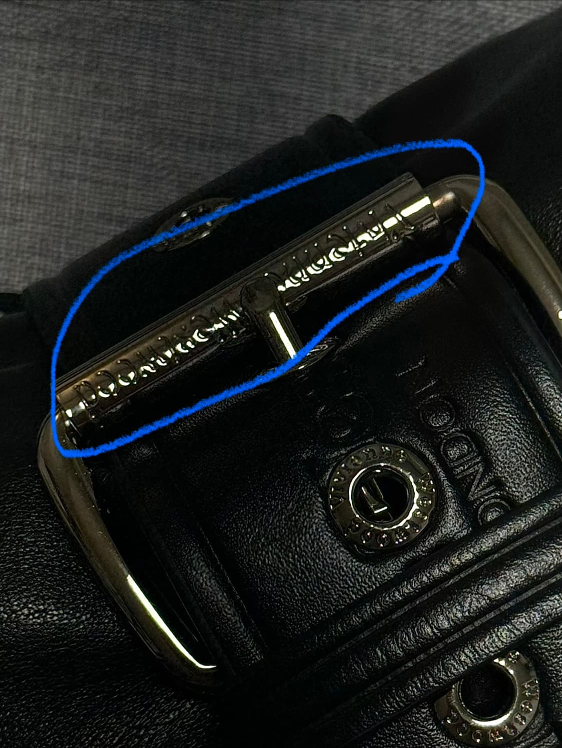 비비안웨스트우드 헤이즐 트레저 레더 숄더백 크로스백 가방 블랙 상품이미지9