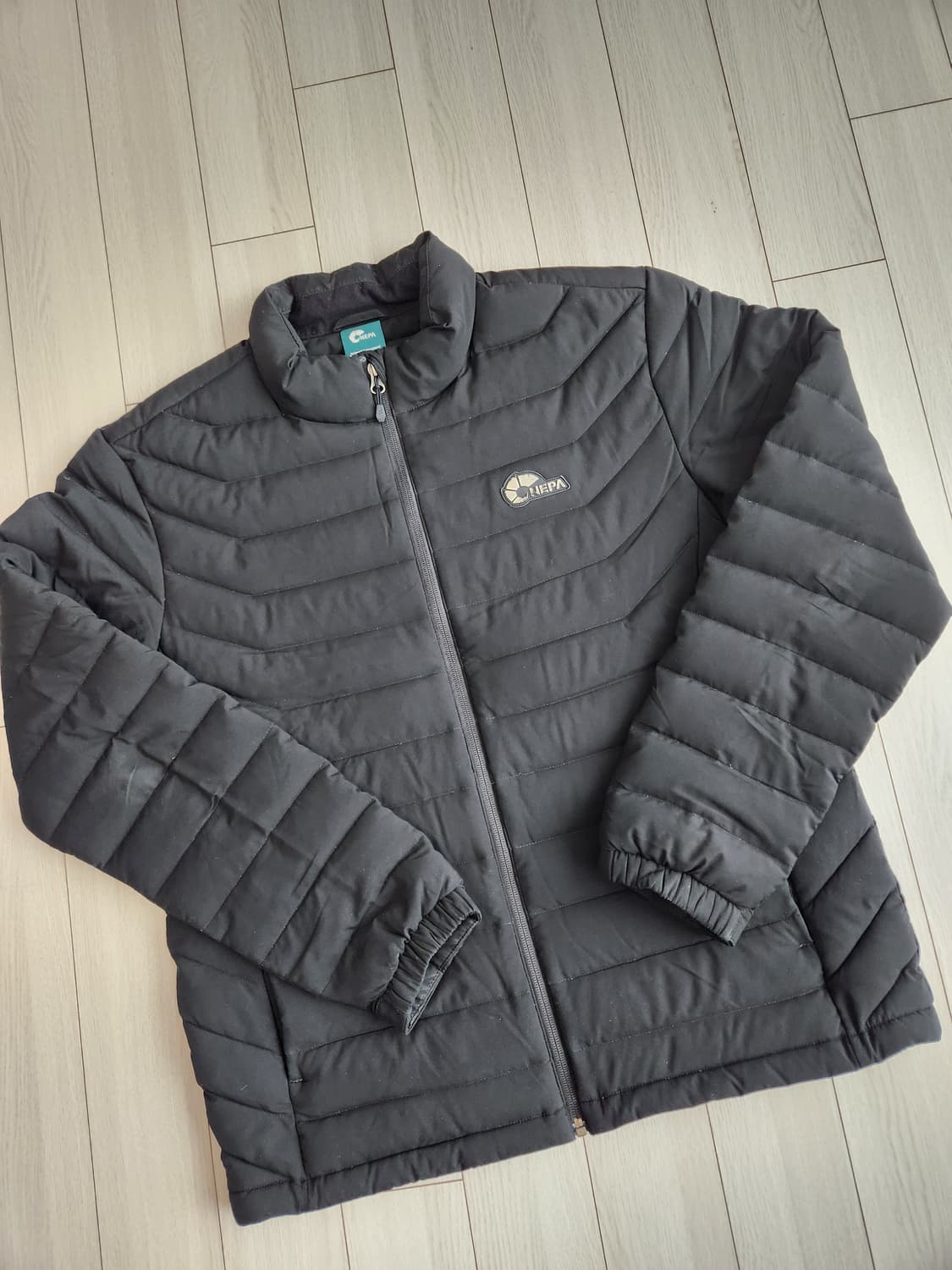 네파 구스다운 경량패딩 사이즈xl

사용감은 있지만 오염 하자 없이 깨끗 상품이미지1