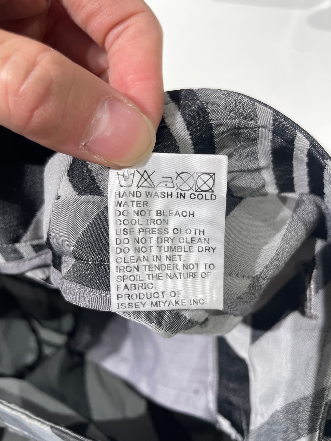이세이 미야케 그레이 슬래시 나일론 팬츠 상품이미지9