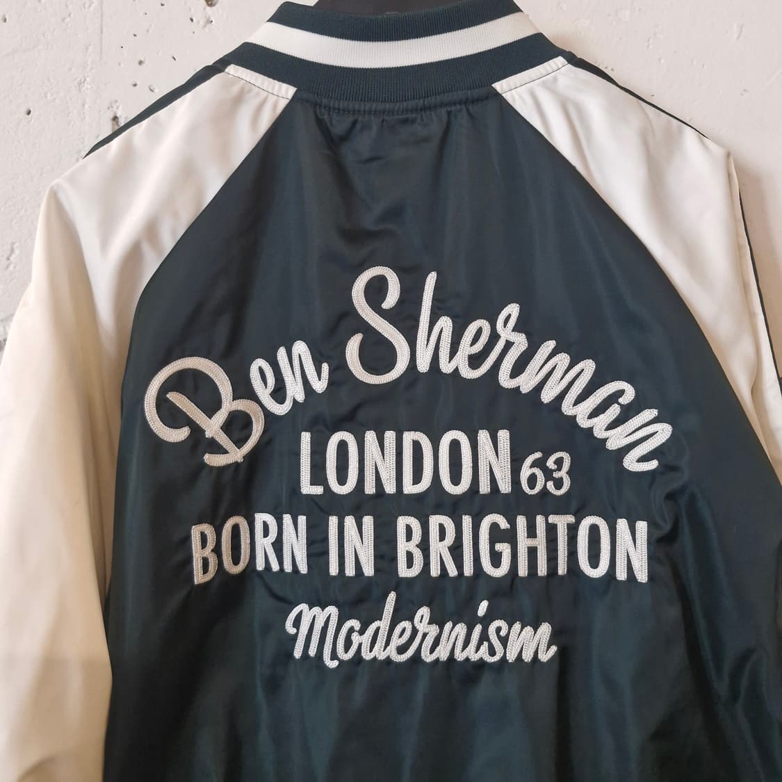 벤셔먼 자수 새틴 바시티 봄버 블루종 자켓 상품이미지1