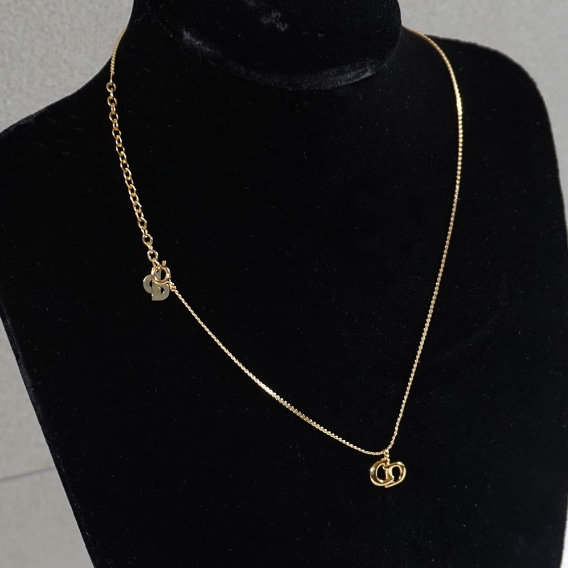 디올 CD로고 예리 목걸이 상품이미지8