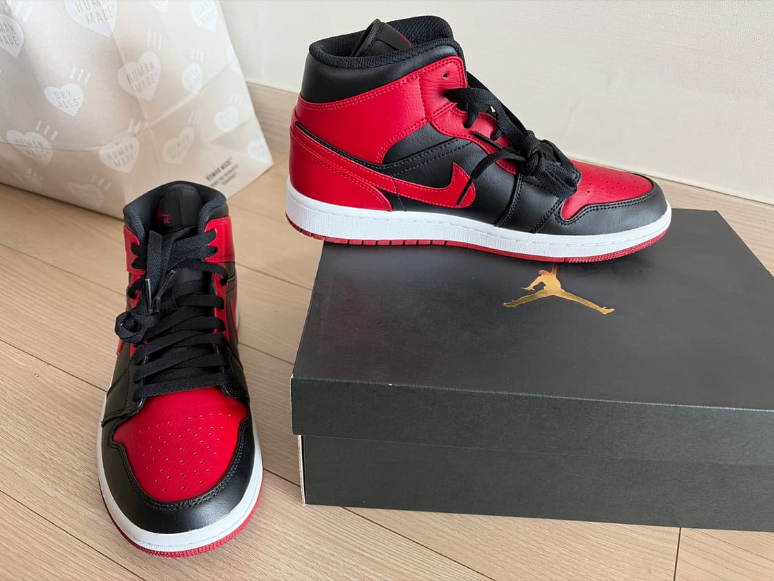 나이키 에어조던1 미드 블랙/짐 레드-화이트 상품이미지1