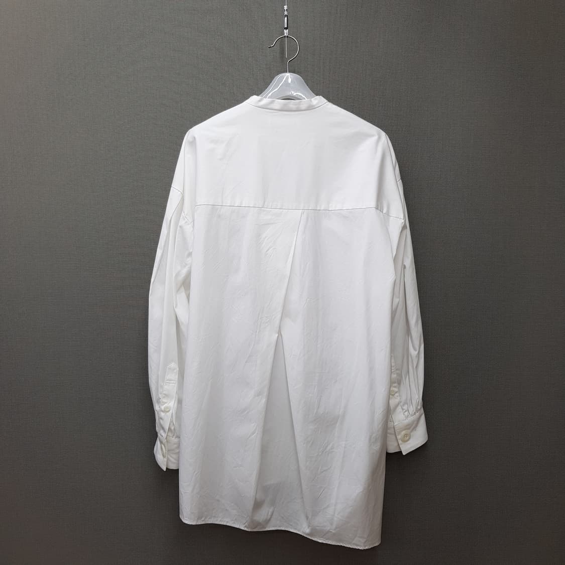 엔폴드 언발 사선버튼 오버핏 화이트 코튼 셔츠 38사이즈 상품이미지5