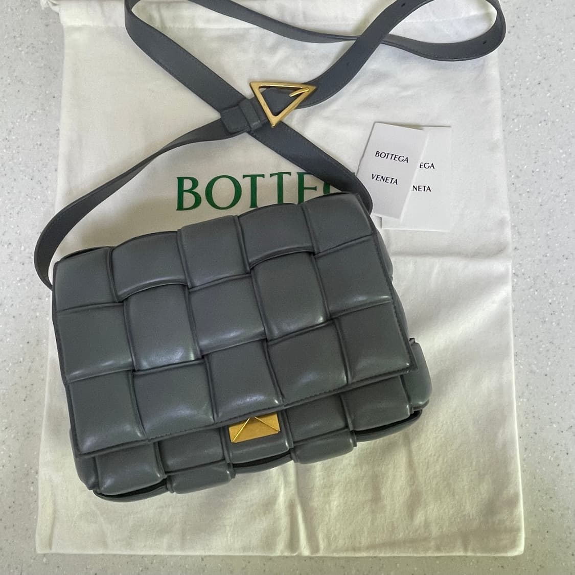 보테가베네타 패디드 카세트백(썬더) 상품이미지1