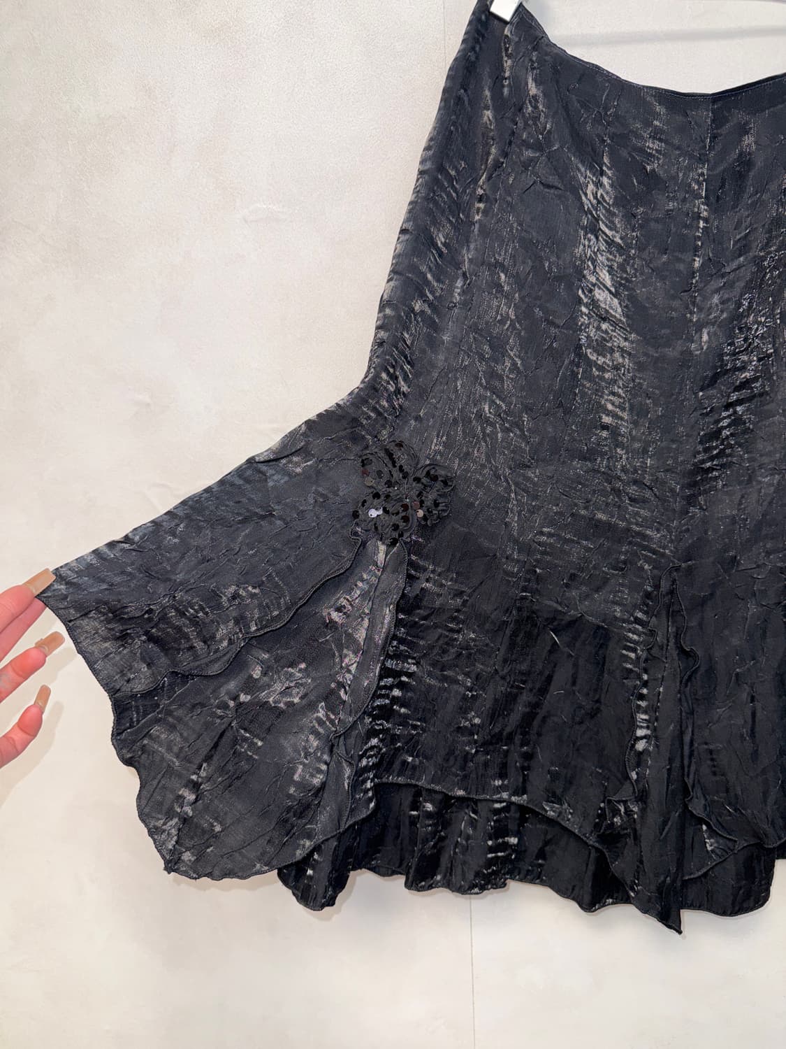 Black satin ruffle flower unbalanced sk 상품이미지5