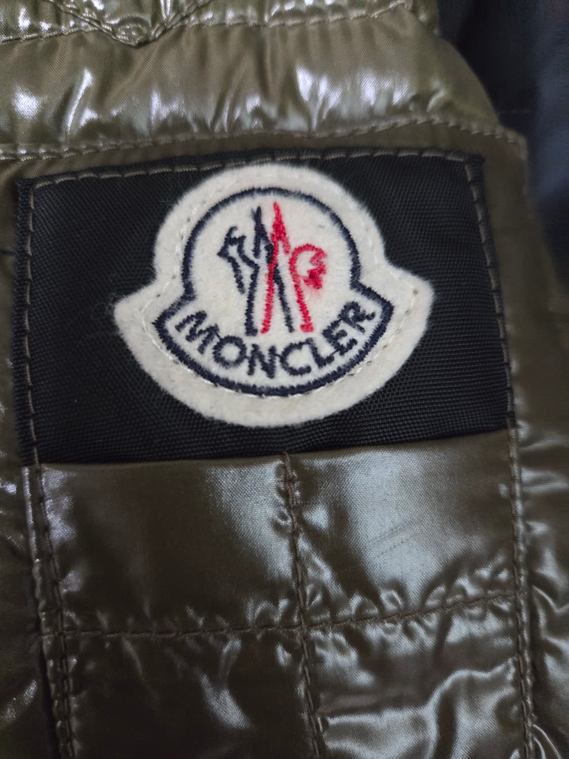 Moncler Auburn classic 카키 봄버 점퍼 상품이미지3