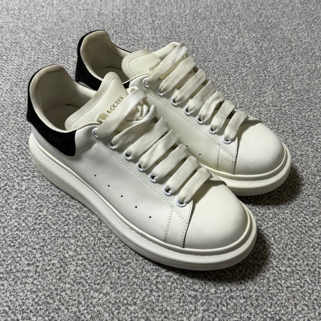 알렉산더 맥퀸 오버사이즈드 스니커즈 255-260 상품이미지1