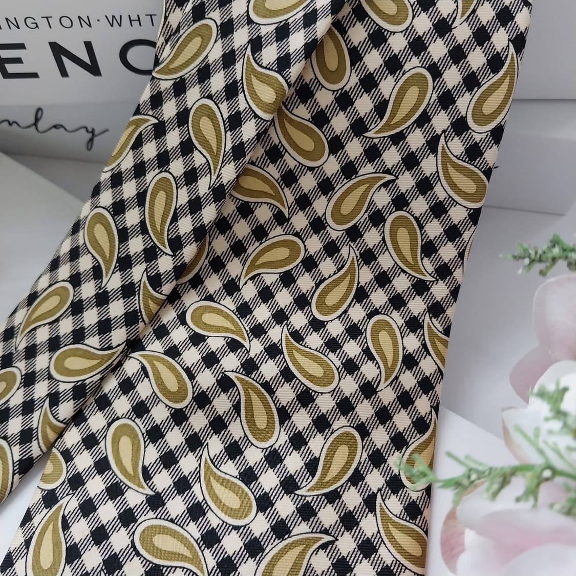 지방시 실크 옐로우 페이즐리&체크 넥타이 9.8cm A+등급 K1096
 상품이미지2