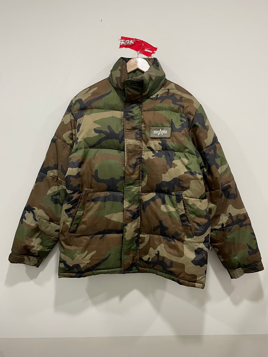 Alpha Industries 알파인터스트리 카모 로고패치 패딩 상품이미지2