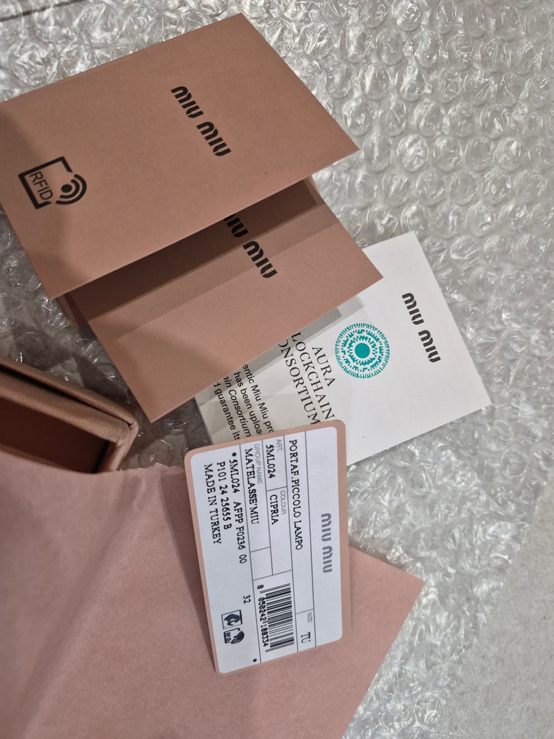 새상품))미우 미우 스몰 마테라쎄 나파 레더 월렛 상품이미지10