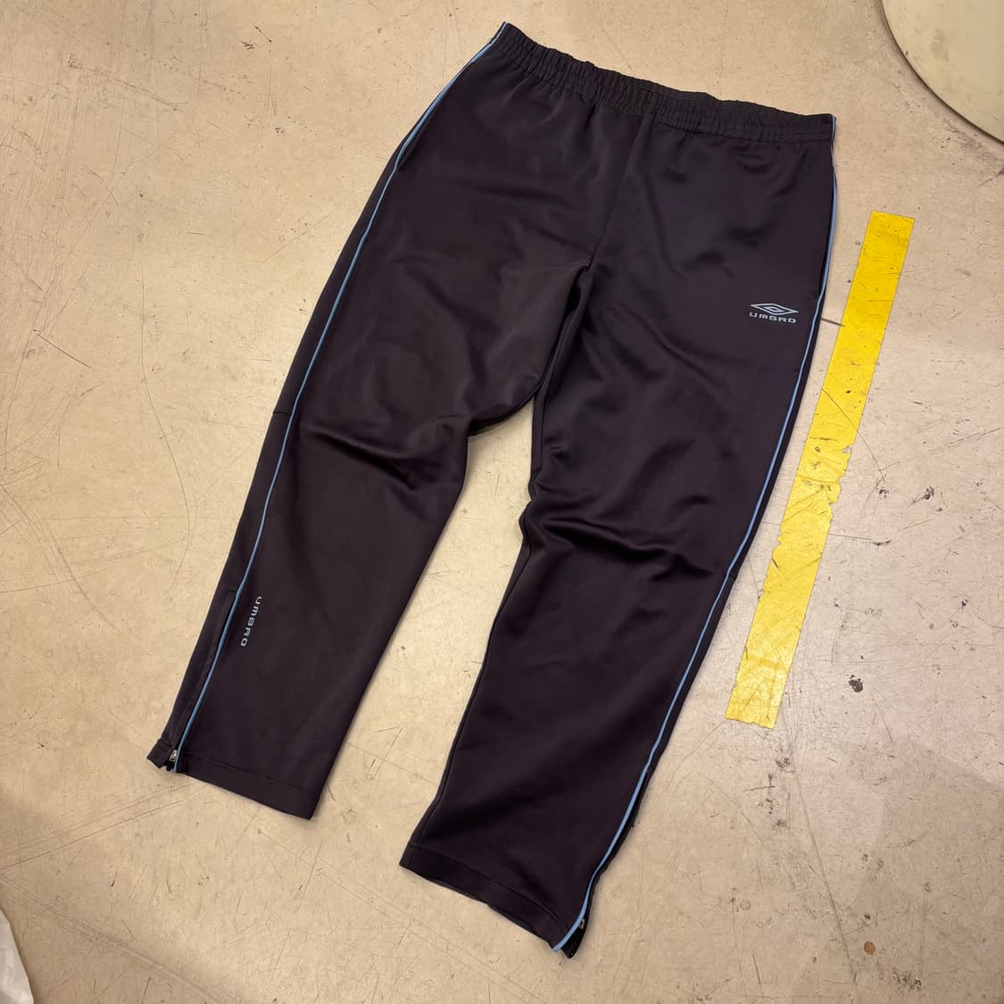 엄브로 사이드라인 트레이닝 팬츠 상품이미지1