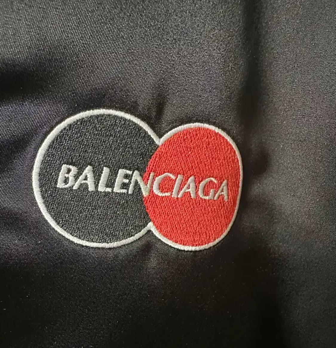 발렌시아가 마스터로고 봄버 50 상품이미지3