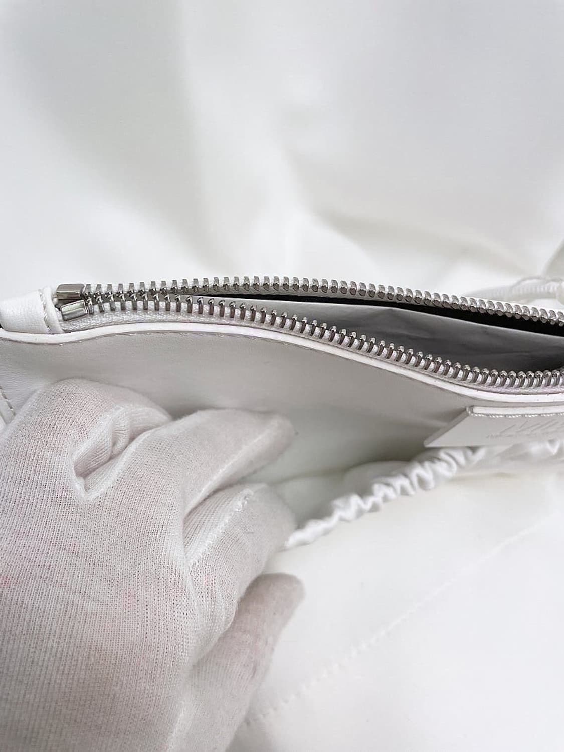 (정품/새상품) MM6 마르지엘라 여성 화이트 손목 스트랩 스퀘어 클러치 상품이미지5