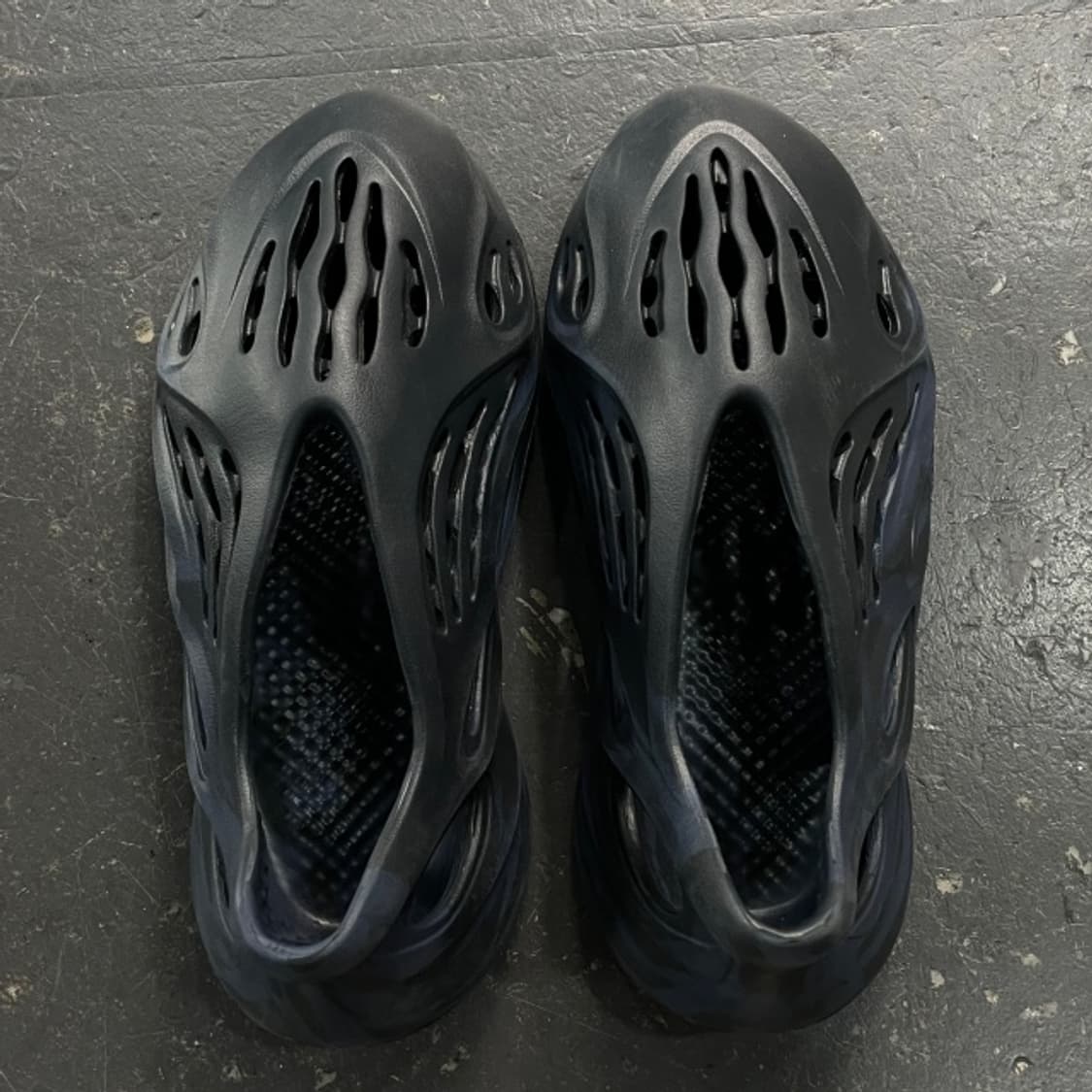 250 아디다스 이지 폼 러너  상품이미지8