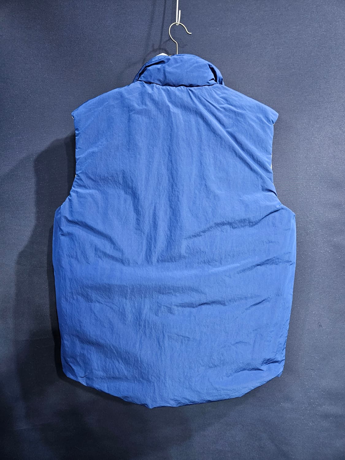 아크메드라비 화이트&블루 남성 100~105 리버시블 베스트 패딩  상품이미지4