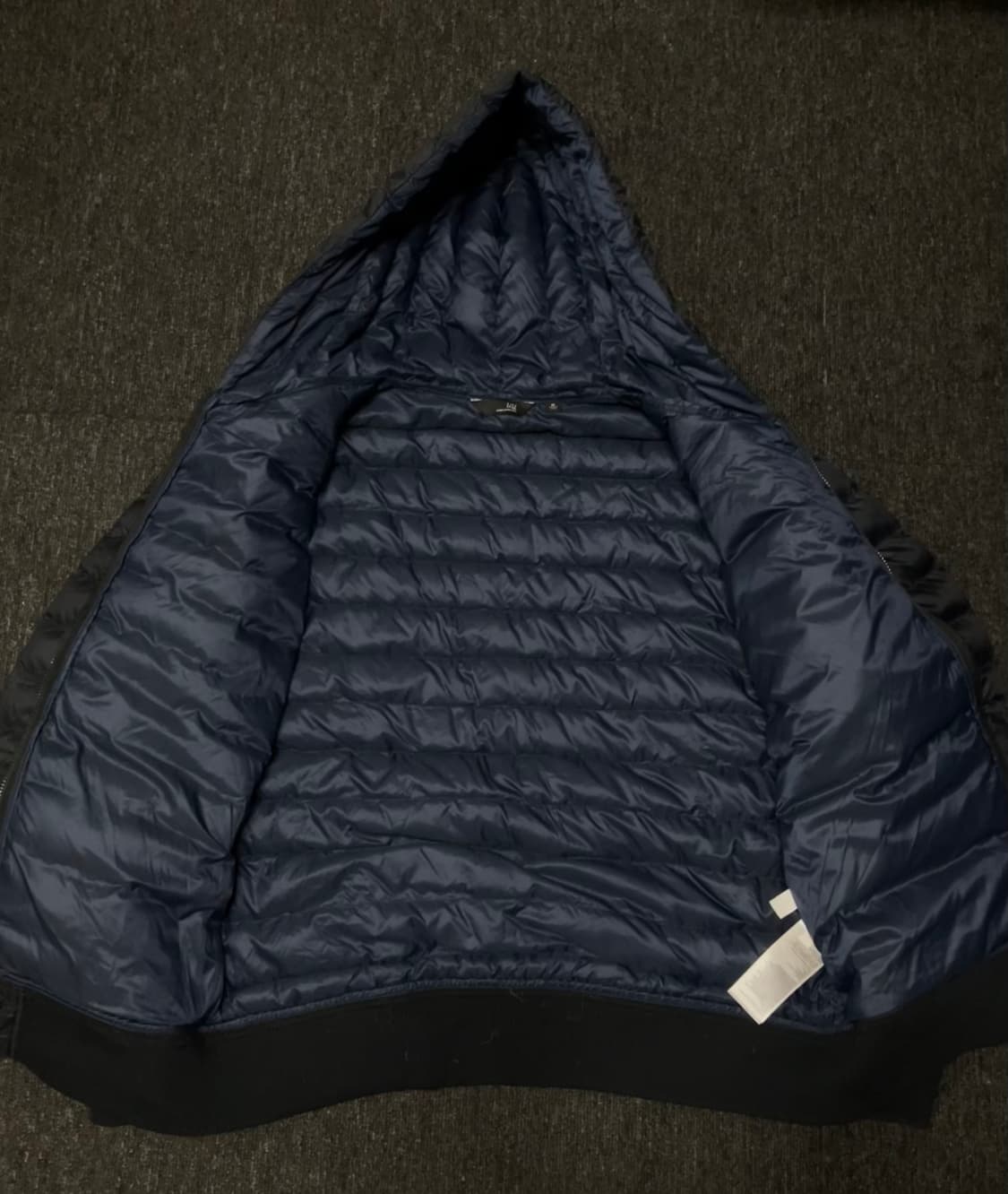 언더커버 x 유니클로 라이트다운 경량패딩 블랙 상품이미지3