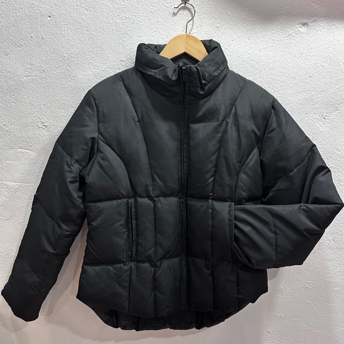 DKNY 블랙 덕다운 숏 푸퍼 패딩M 상품이미지9