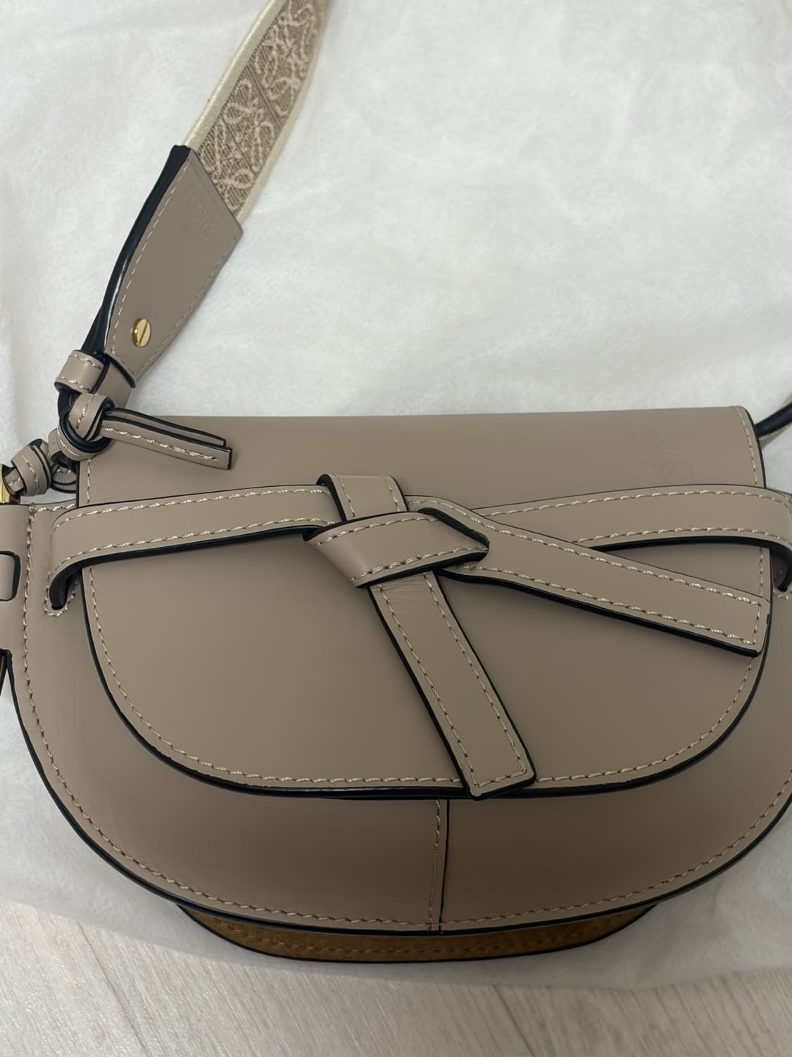 로에베 게이트백 미니 상품이미지3