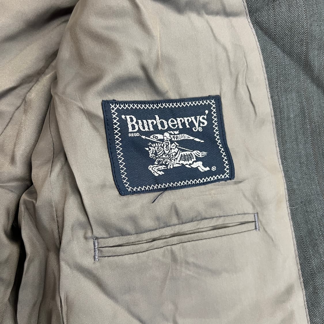 버버리 블랙라벨 차콜 테일러드 싱글 블레이저 L 상품이미지3