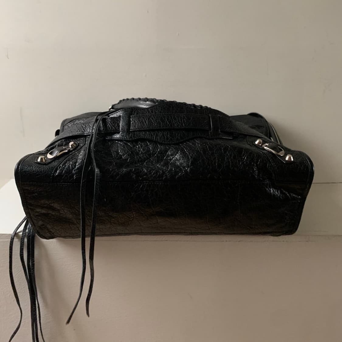 발렌시아가 시티 모터백 미디움 블랙 상품이미지2