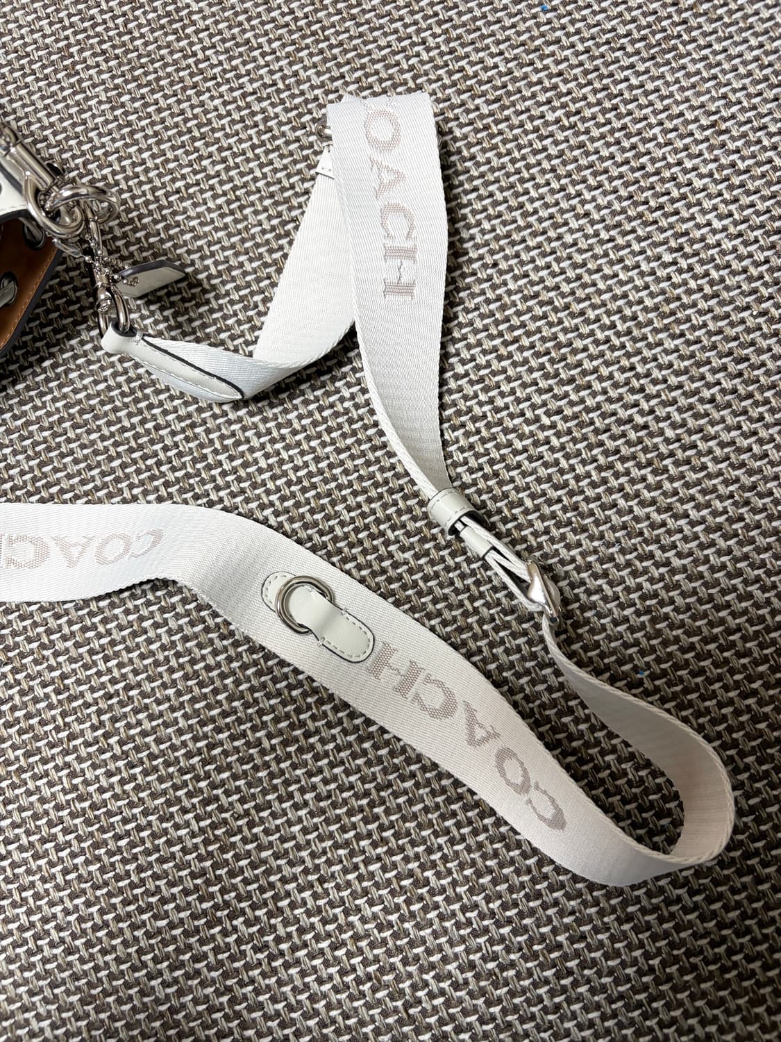 코치 미니 버킷백 크림 상품이미지8