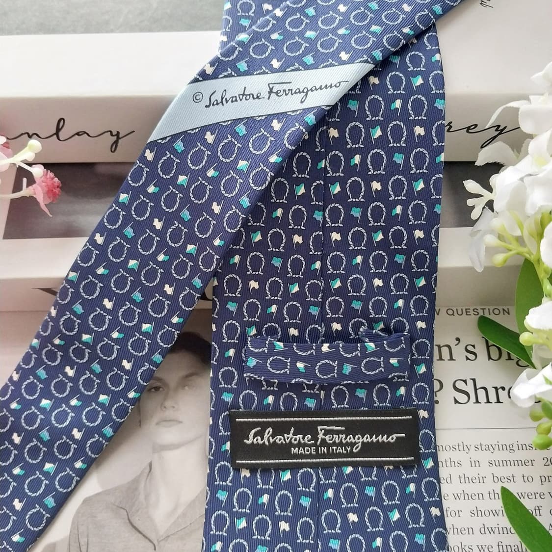 페라가모 실크 네이비 간치니 넥타이 8.2cm A+등급 K1832
 상품이미지5