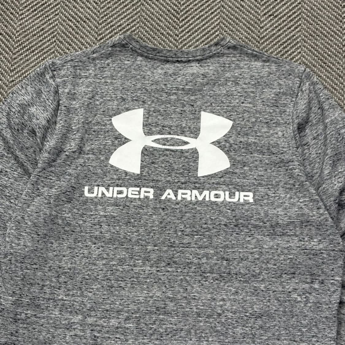 언더아머 베이직 로고 롱슬리브 v2186 상품이미지4