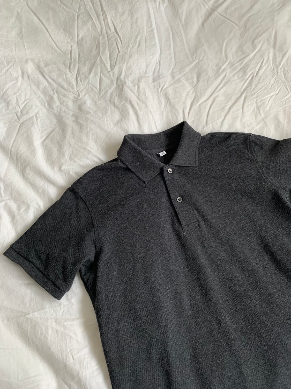 UNIQLO 차콜 카라티 상품이미지2