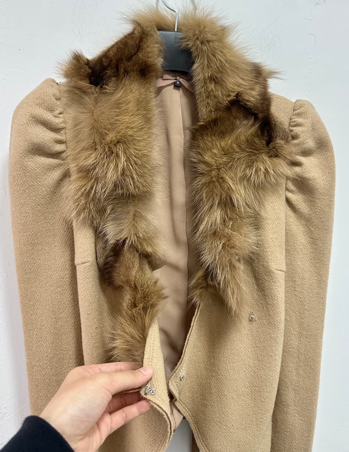 Fox fur trimming asymmetric cardigan 상품이미지3